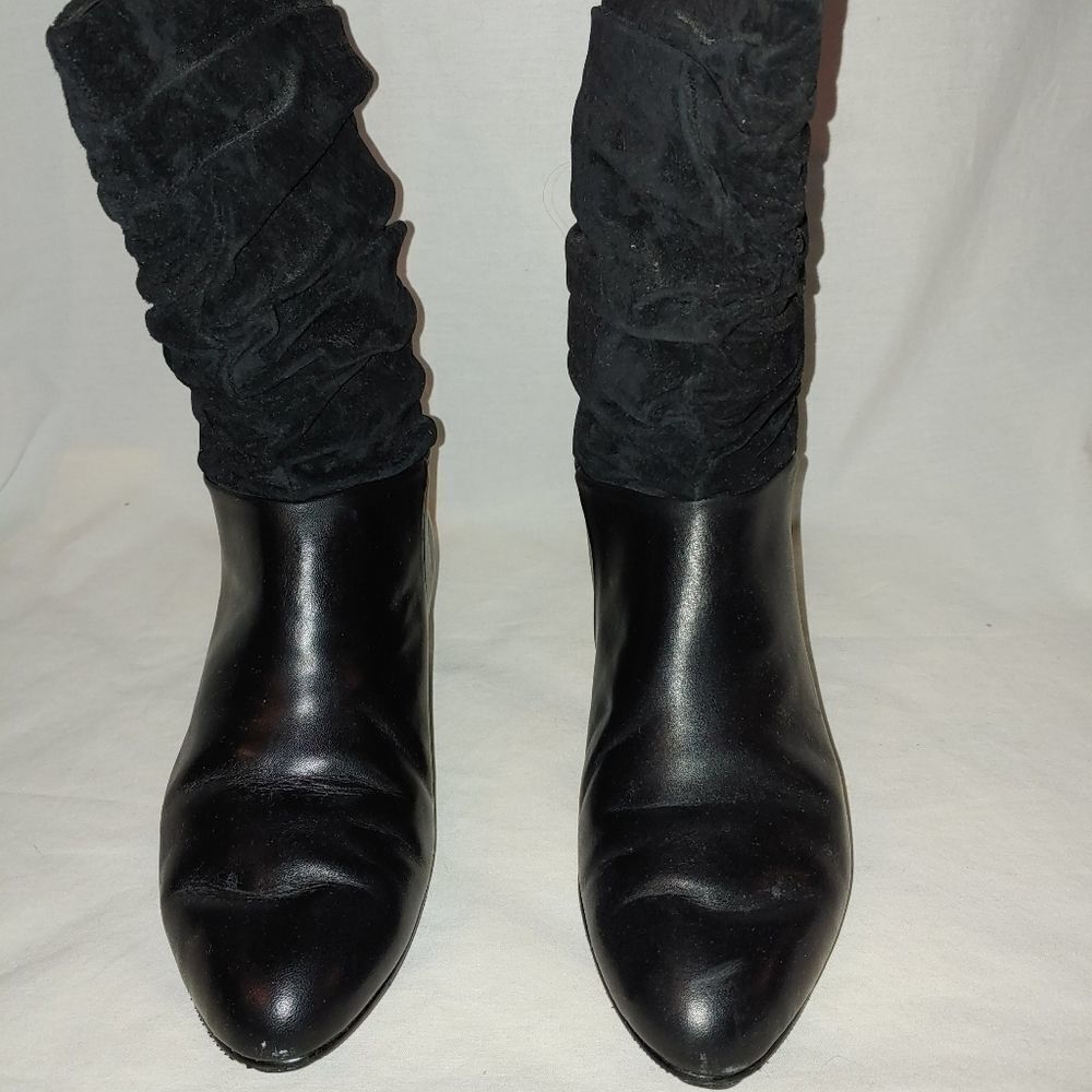 Newport News Vintage Women's Size 7M Black Scrunch Boot Suede/Leather.